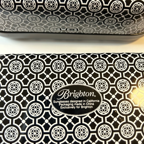 Brighton Sunglasses Case Tin metal set of 2 case Black & White 6,5” - Picture 5 of 9